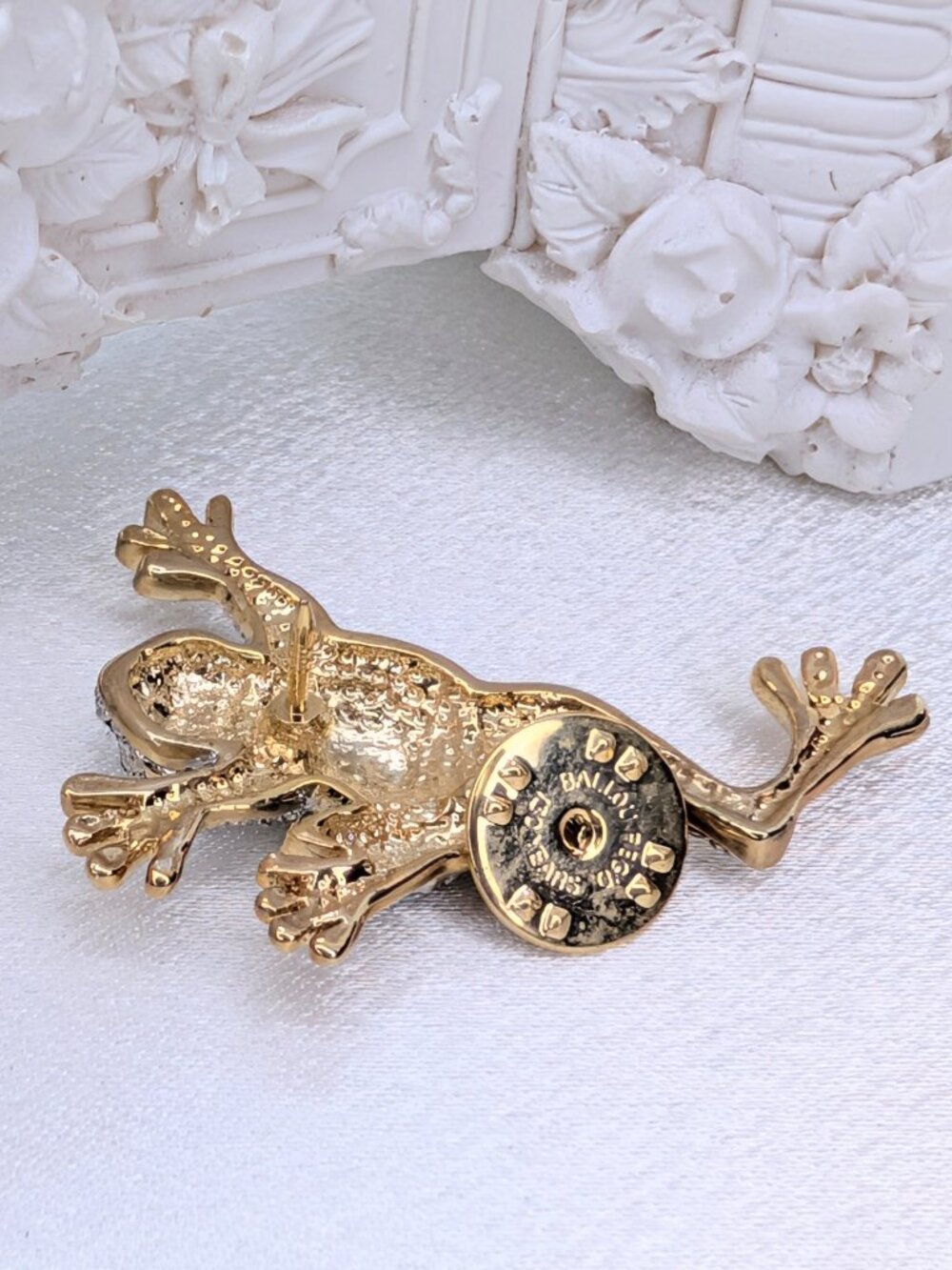 NEW Frog Put'em Pin - Picture 5 of 6